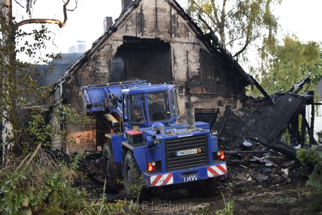 Grossfeuer Einfamilienhaus Siegburg Muehlengrabenstr P0904.JPG - Miklos Laubert